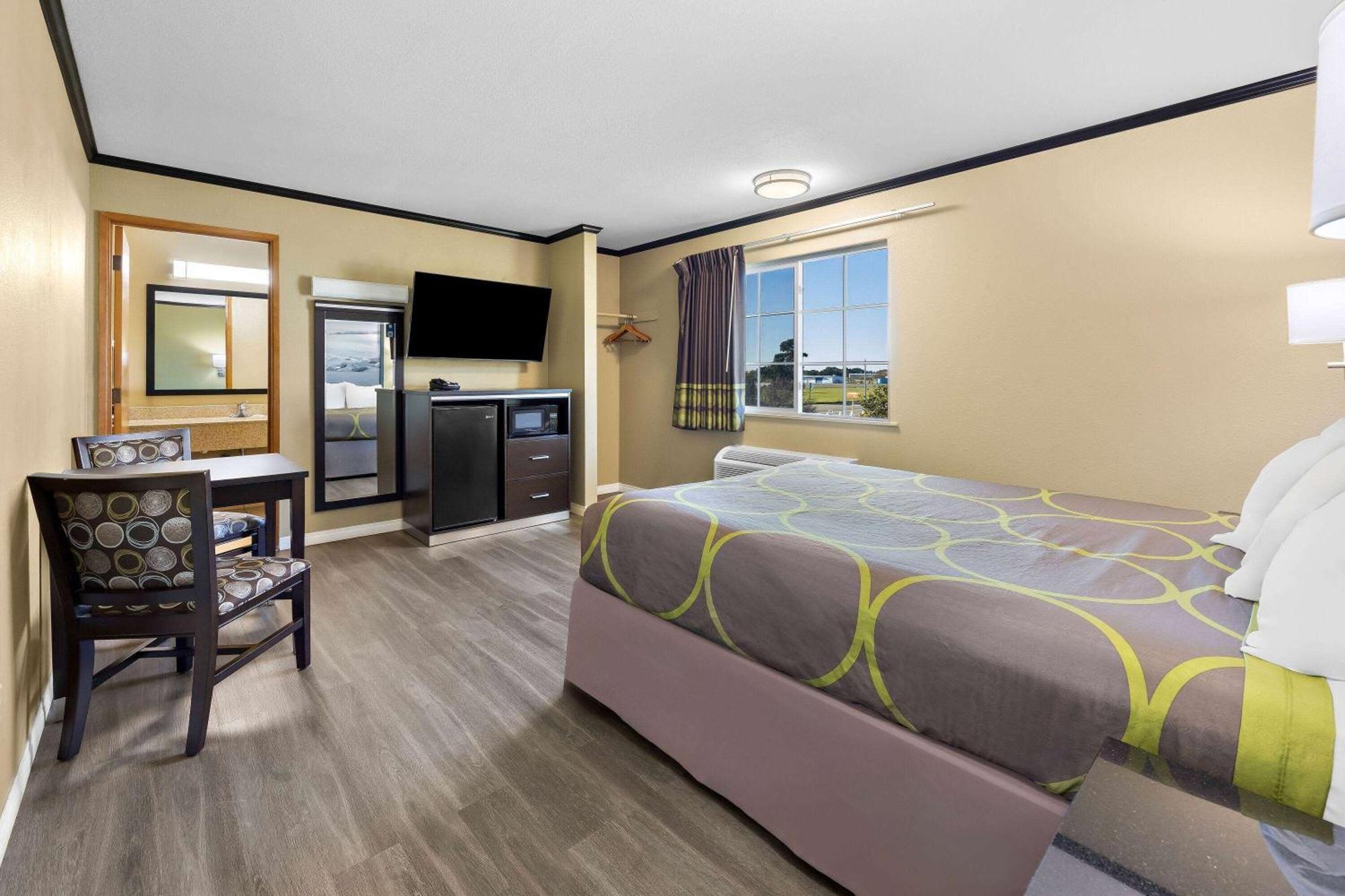 Super 8 By Wyndham Crescent City Exterior foto