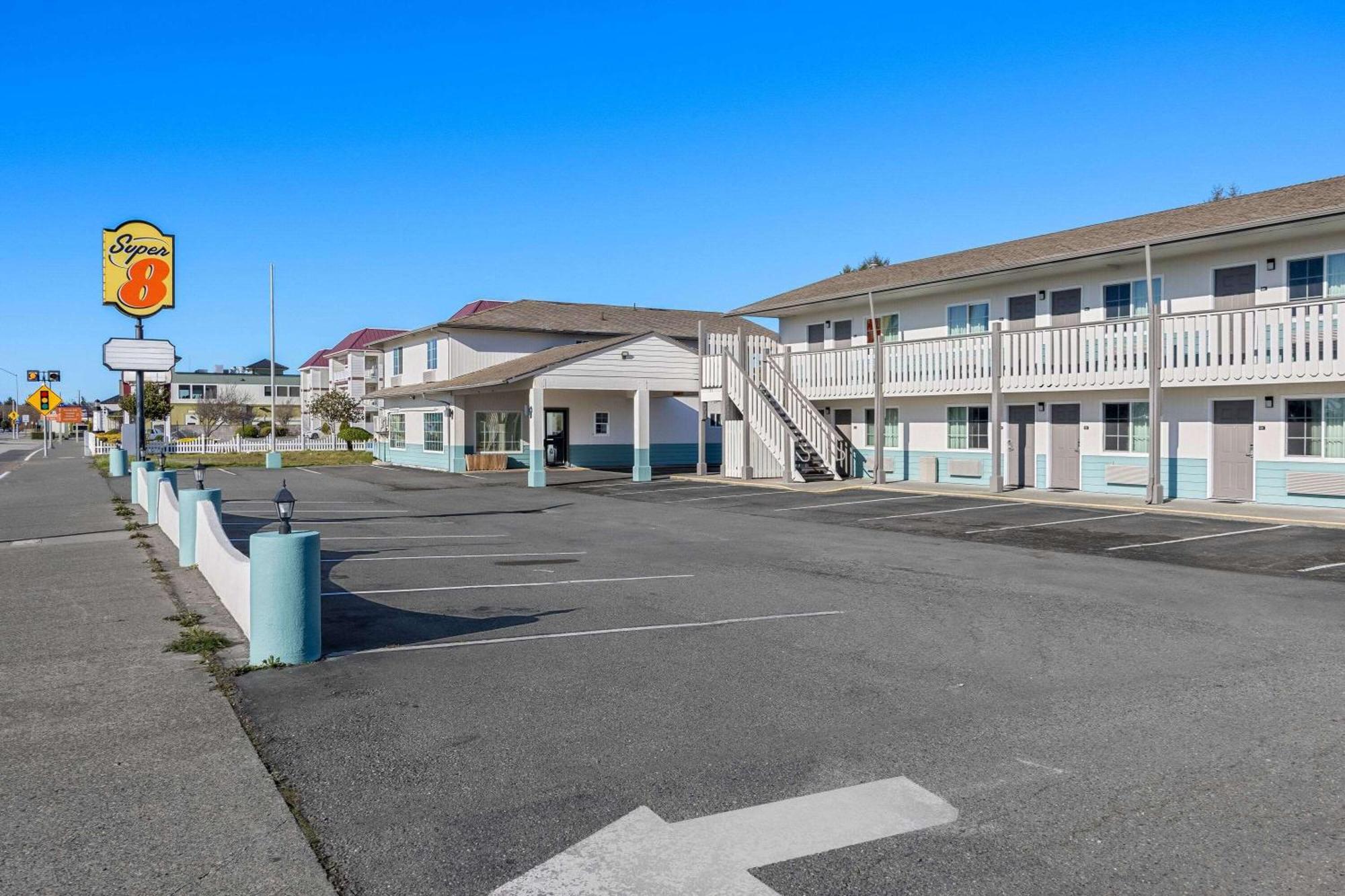 Super 8 By Wyndham Crescent City Exterior foto