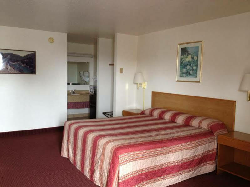 Super 8 By Wyndham Crescent City Exterior foto